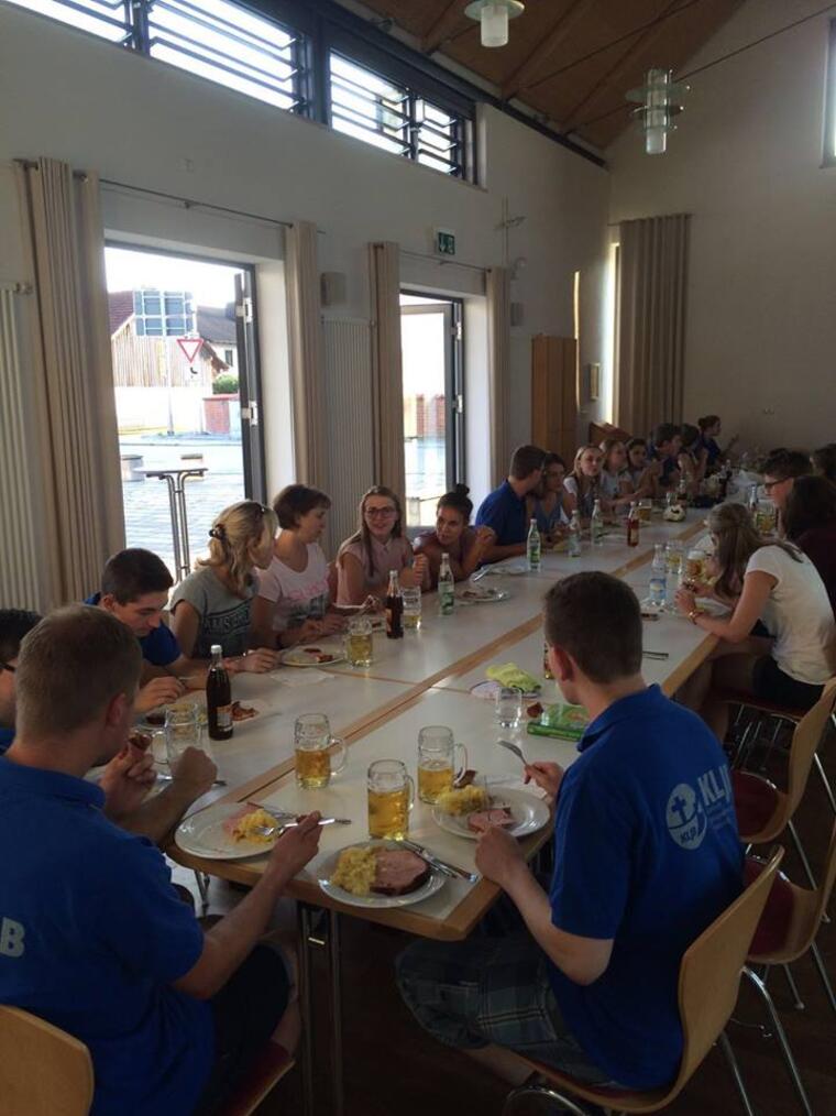 Besuch und gemeinsame Brotzeit bei der KLJB Wendelskirchen